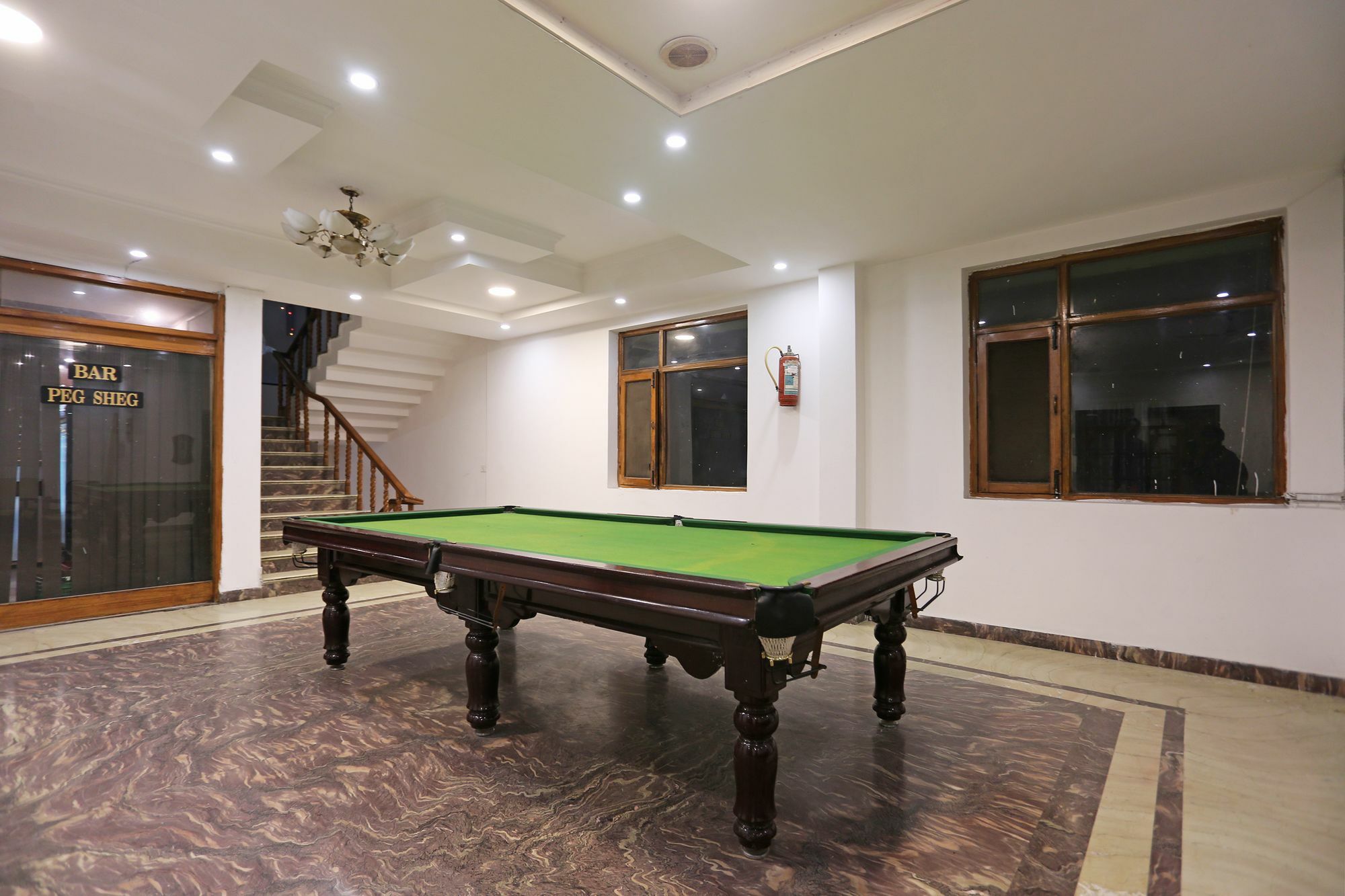 Oyo 10072 Hotel Amrit Regency Dehradun Luaran gambar