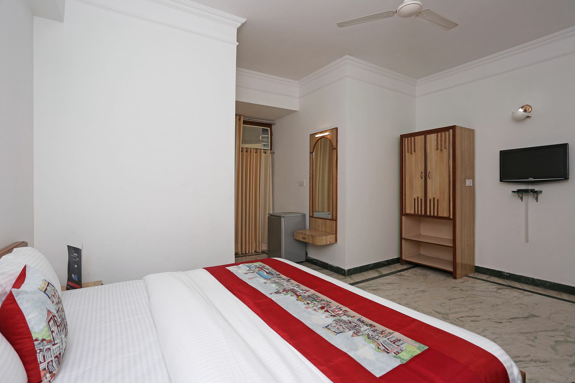 Oyo 10072 Hotel Amrit Regency Dehradun Luaran gambar