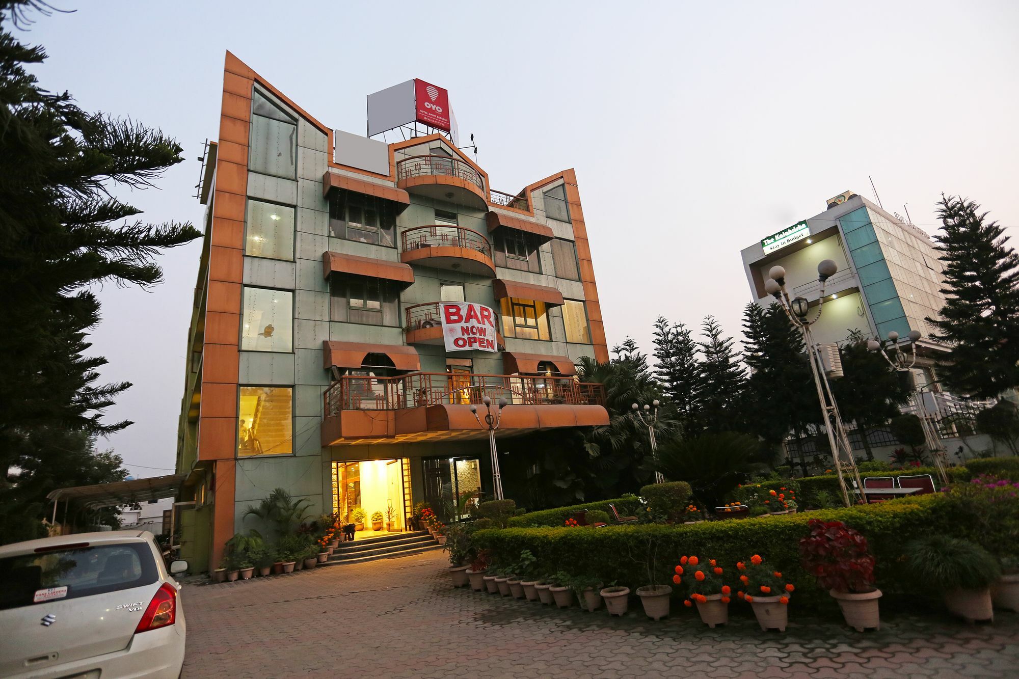 Oyo 10072 Hotel Amrit Regency Dehradun Luaran gambar