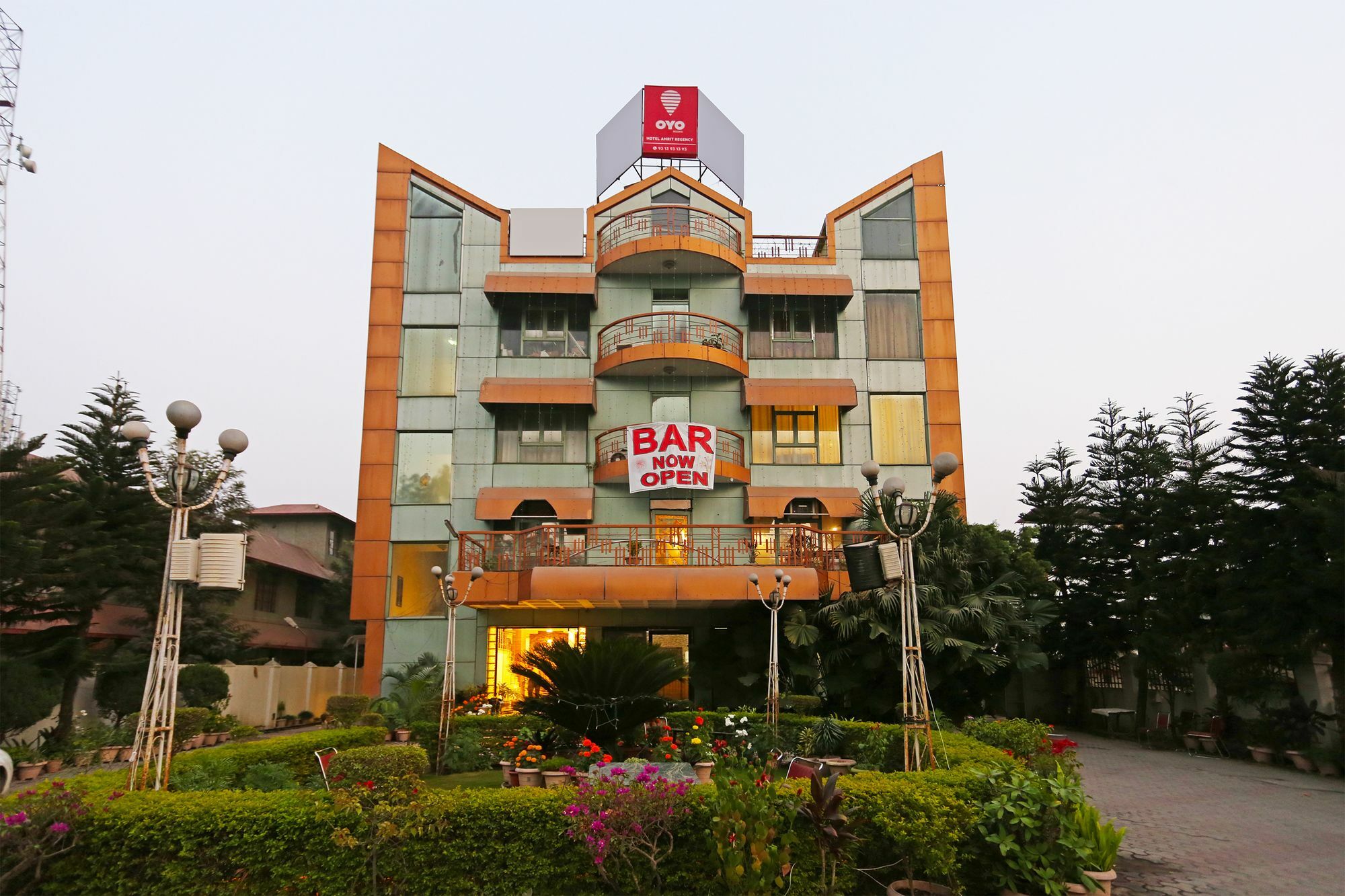 Oyo 10072 Hotel Amrit Regency Dehradun Luaran gambar