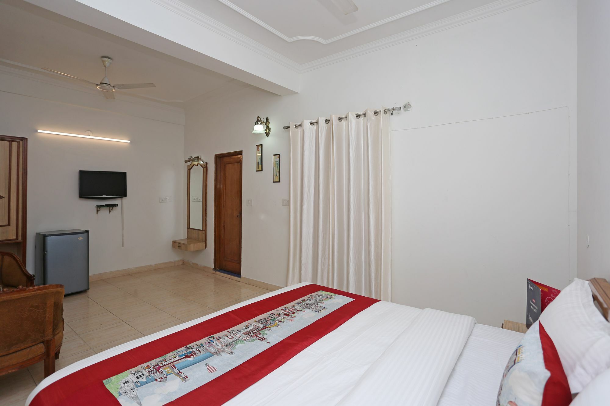 Oyo 10072 Hotel Amrit Regency Dehradun Luaran gambar